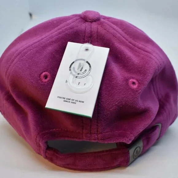 Neff Adult Gwen Berry Strapback Cap Hat New New With Tags - Picture 2 of 3